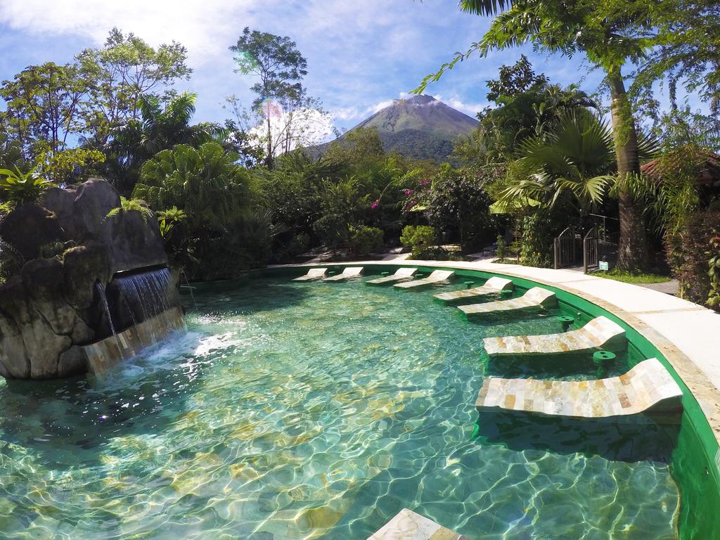 Paradise Hot Springs Cascada De La Piscina Costa Rica Aguas Termales ...